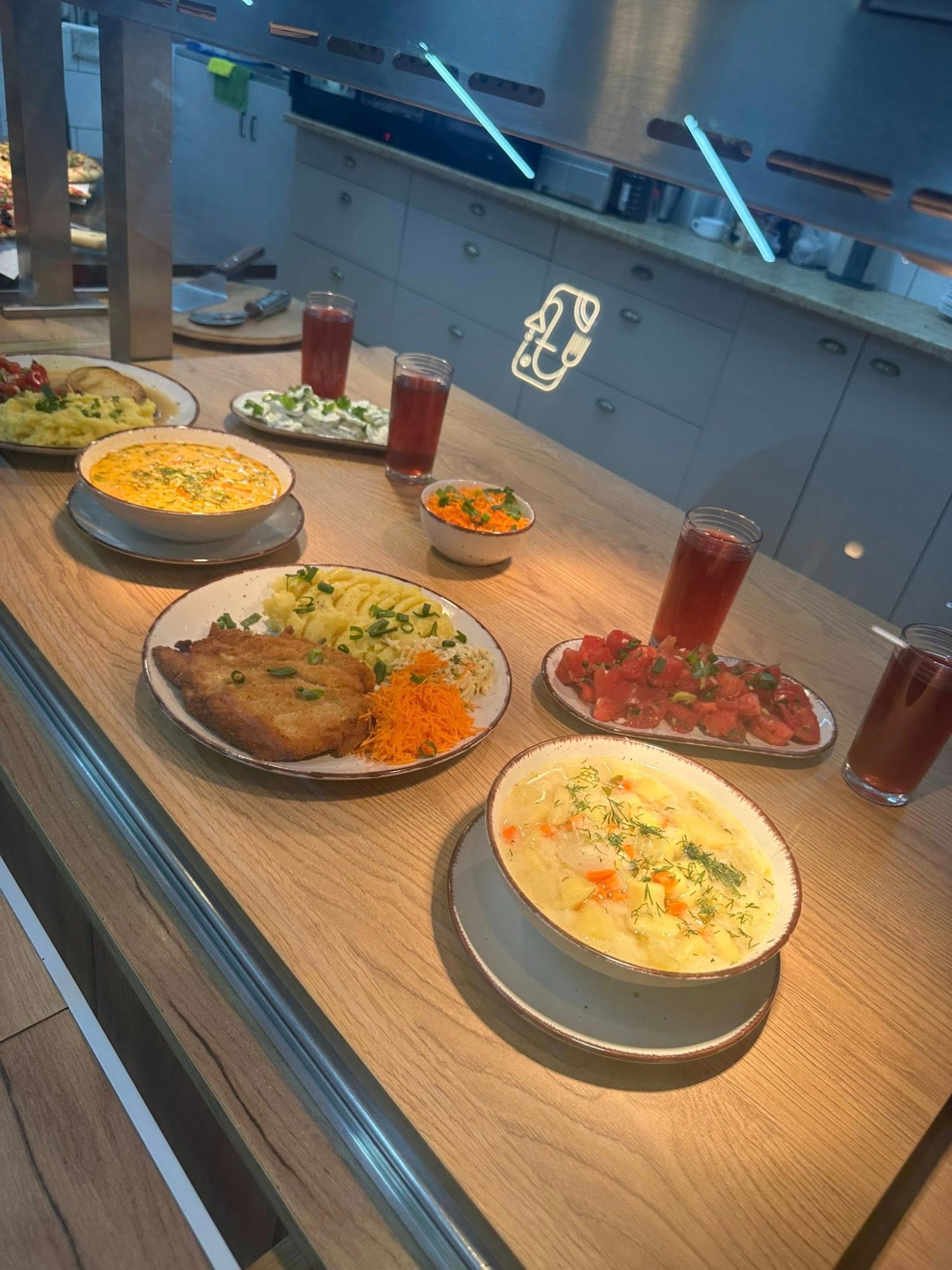 Zupy domowe Bistro Capri Nisko rosół pomidorowa obiad dnia pizzeria